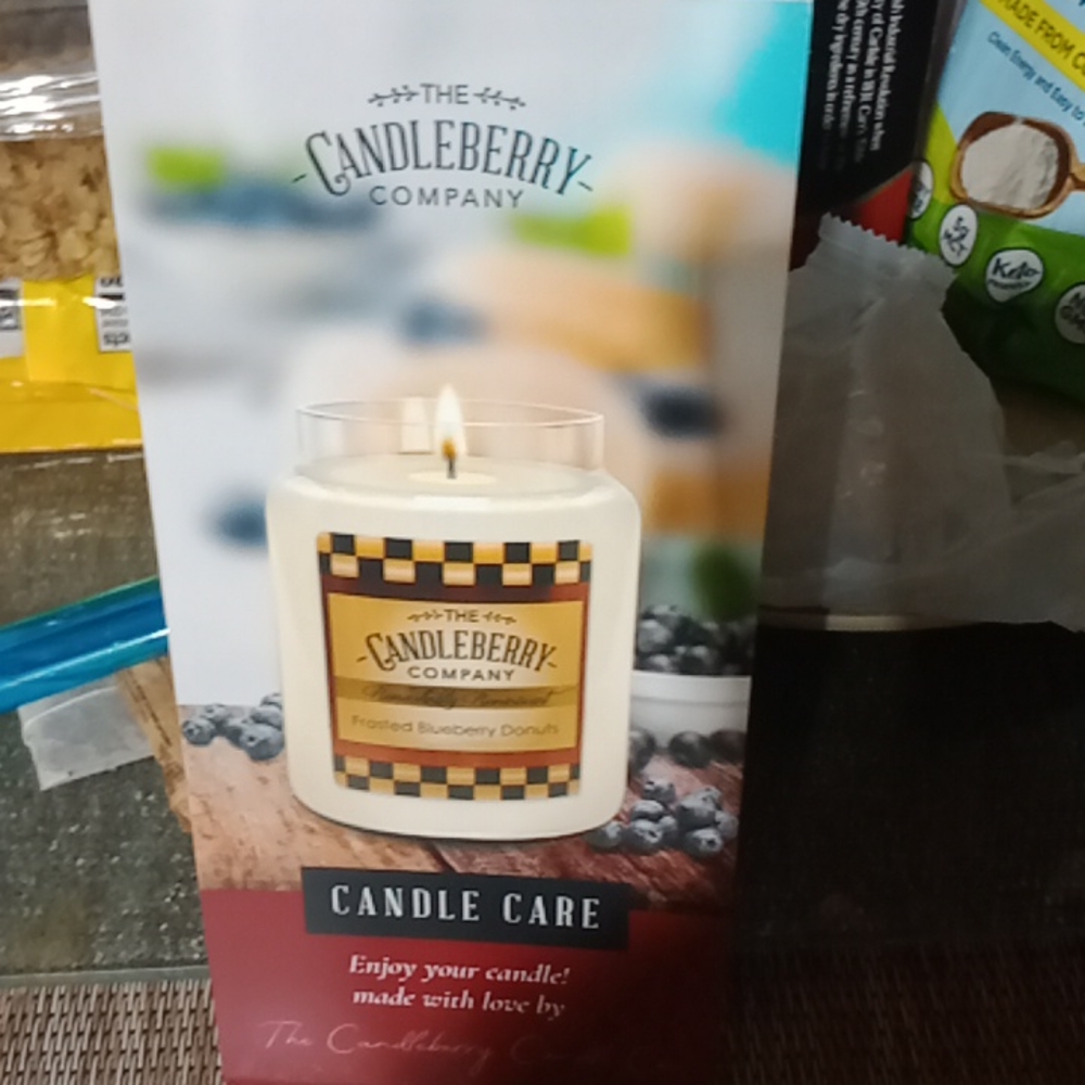 Parfait style tri-colored tri-scented candle